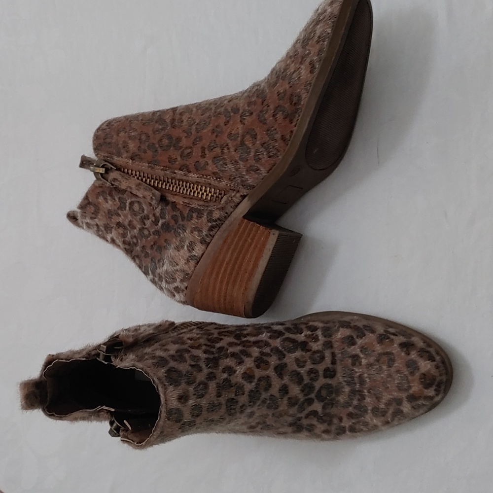 Very G Women's Size 7.5 Faux Fur Fuzzy Cheetah Print Ankle Boot